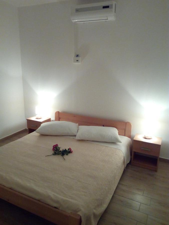 Apartment On The Beach Lokva Rogoznica Esterno foto