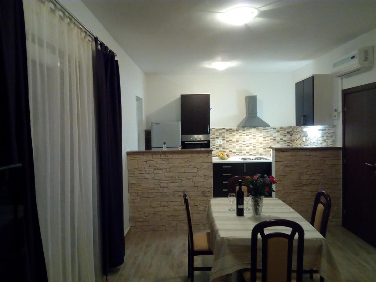 Apartment On The Beach Lokva Rogoznica Esterno foto